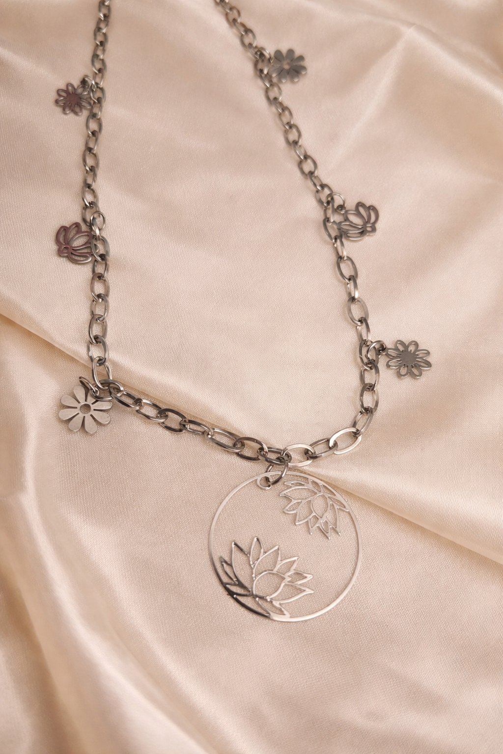 Collier Shanon