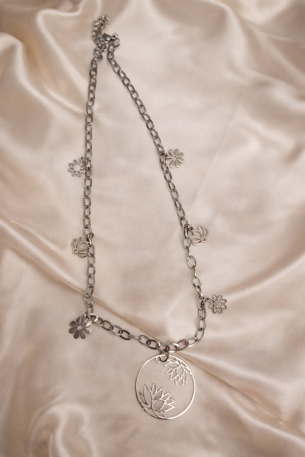 Collier Shanon