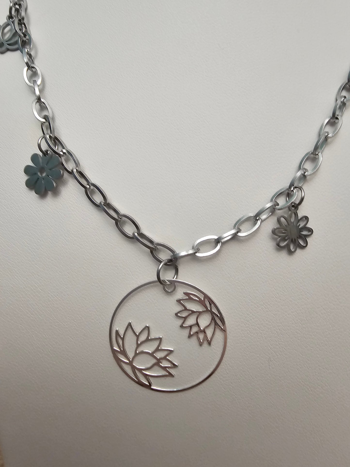 Collier Shanon