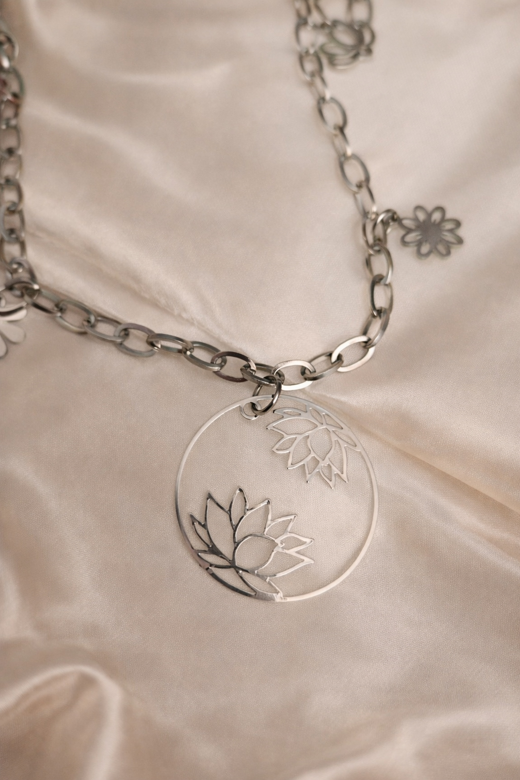 Collier Shanon