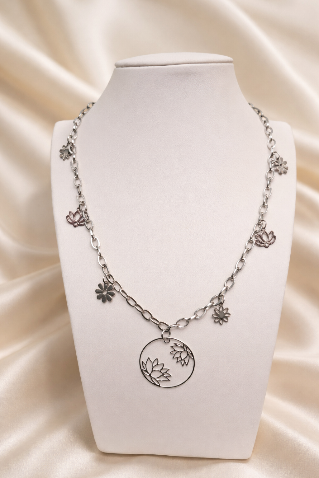 Collier Shanon